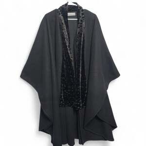 VTG AMANDA SMITH Black Velvet Pattern Cape Shawl Wrap Open Poncho One Size